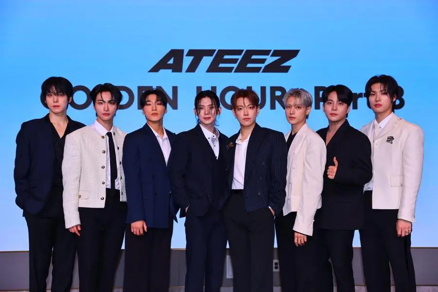 ATEEZ en una foto conceptual oficial y luminosa de Lemon Drop