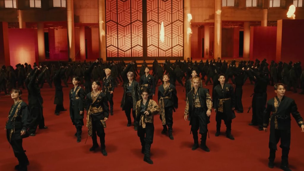 SEVENTEEN bailando en formación sincronizada durante Super