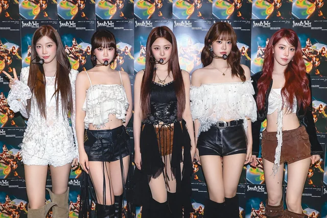 Foto oficial de LE SSERAFIM mostrando la imagen segura y resistente del grupo.