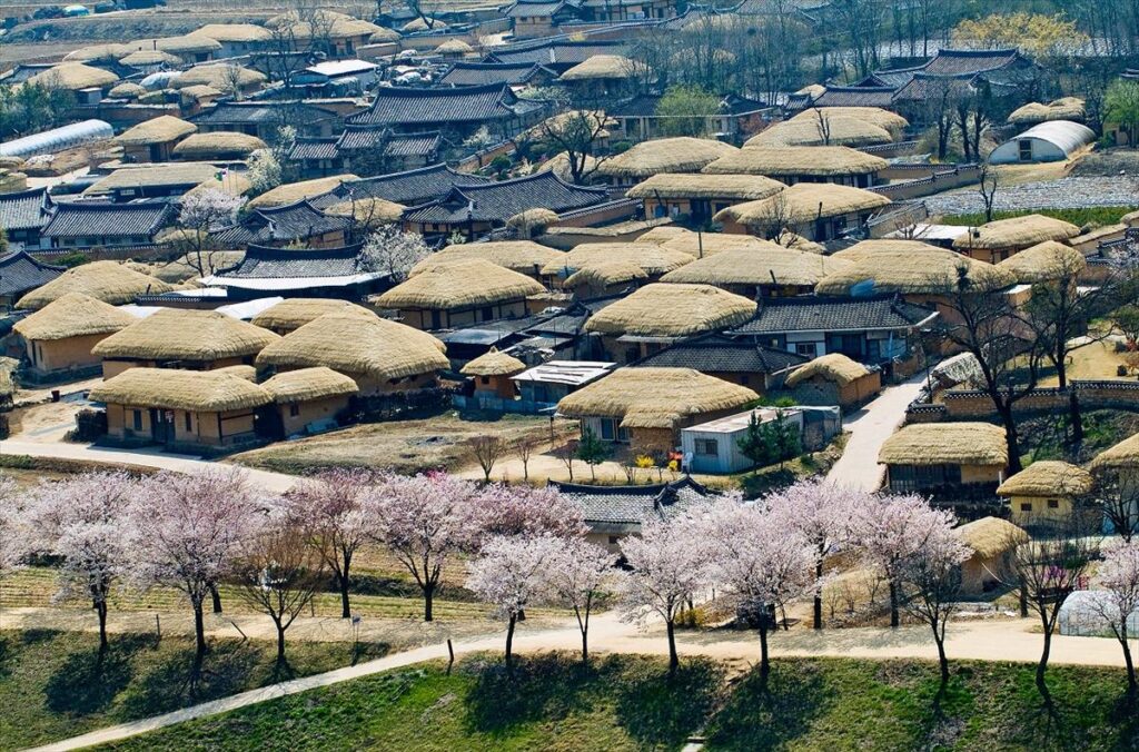 Vista estacional de Andong Hahoe Folk Village en Corea